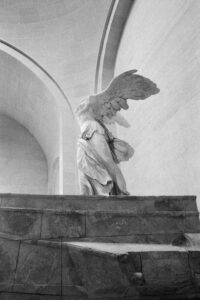 La Victoire de Samothrace Informations sur la déesse du pouvoir et de la gloire en grèce antique et mythologie grecque