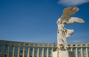 La Victoire de Samothrace qui a découvert cette statue grecque célèbre