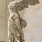 La Victoire de Samothrace : une déesse ailée au cœur du Louvre